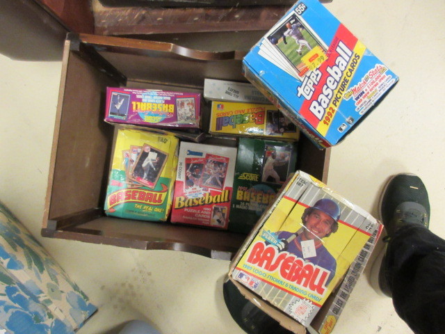lot 709 image: SEALED SETS, PARTIAL SETS OF SPORTS  AND OTHER MEMORABILIA