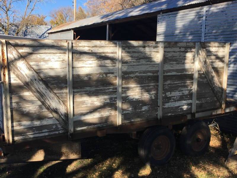 lot 7 image: 16 Dual Axle Utility Trailer