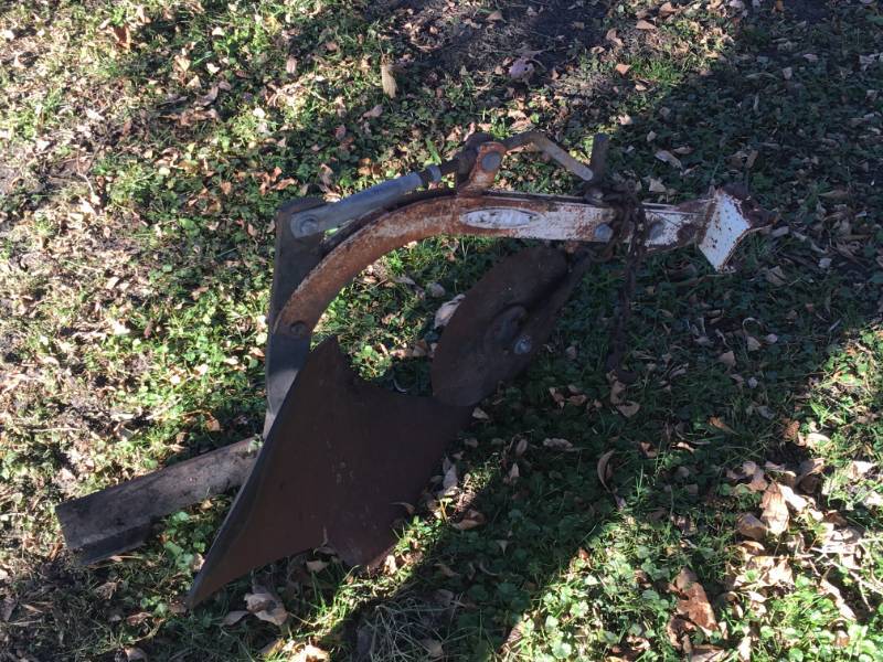 lot 11 image: Antique Single Row Disc Plow
