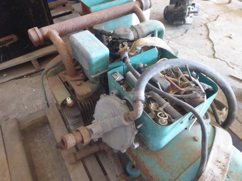lot 17 image: Onan Electric Plant 5000 Watt Gas Generator with Load Transfer Control