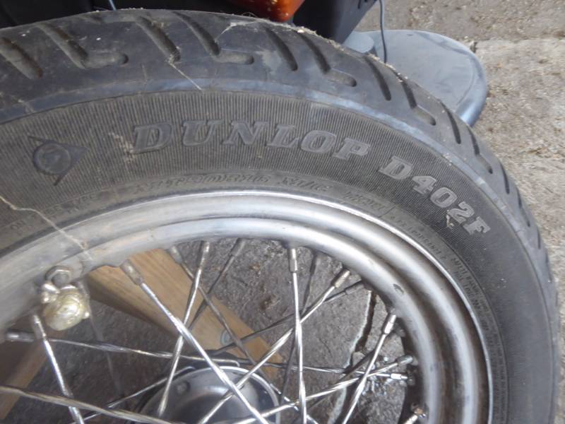 lot 23 image: Dunlop Harley Davidson D402F Motorcycle Tire & Rim