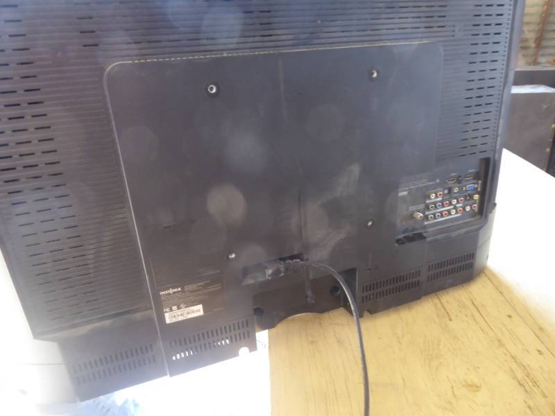 lot 29 image: Insignia NS-L32Q-10A 32 720p HD LCD Television