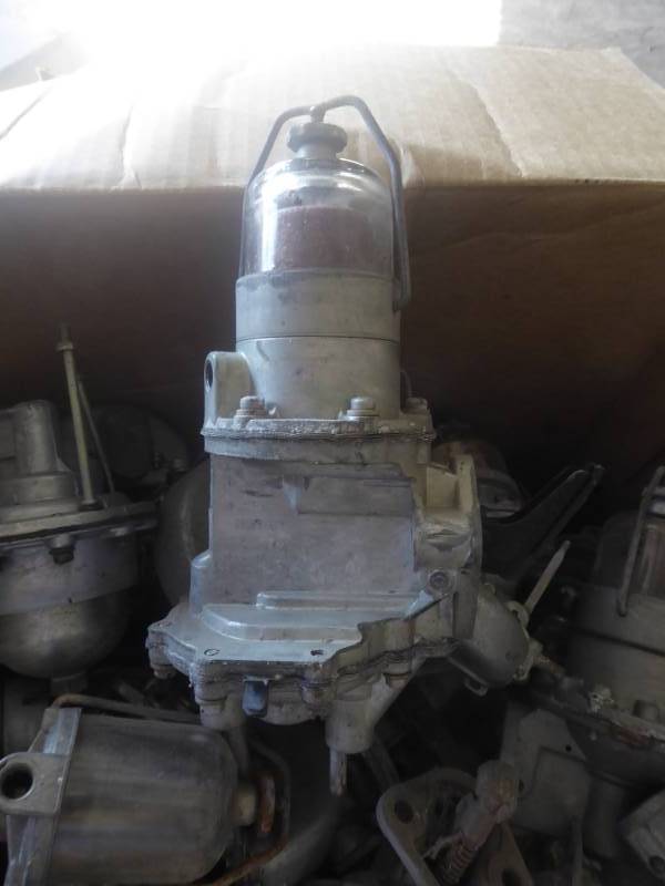 lot 40 image: Bulk Carburetor Lot