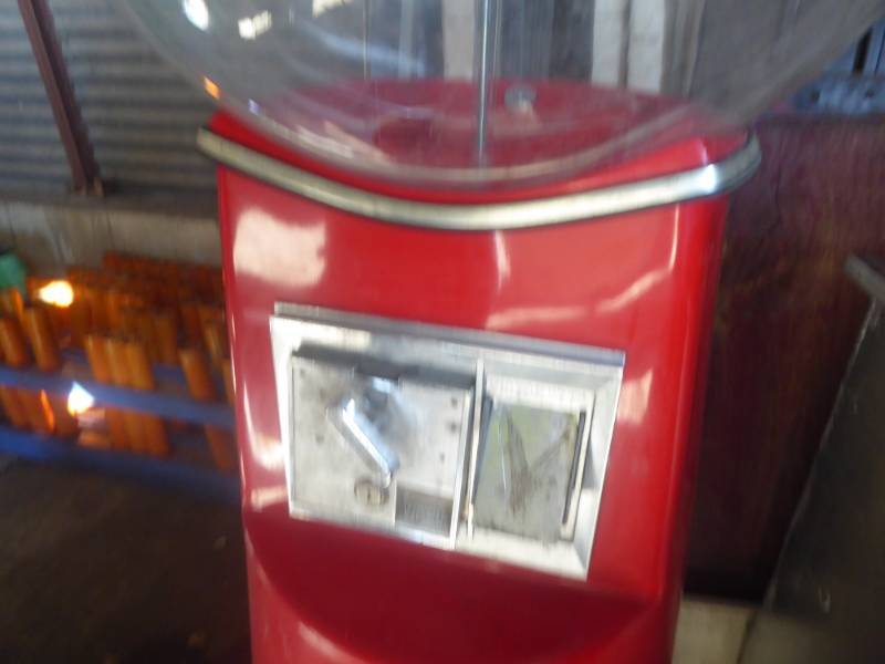 lot 48 image: 64 Gumball Machine with Victor 77 Mechanism