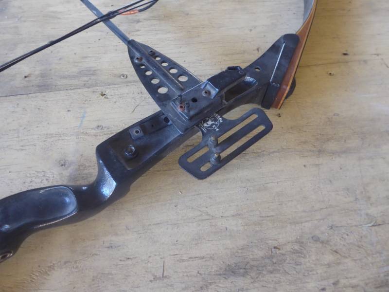 lot 57 image: Compound Bow