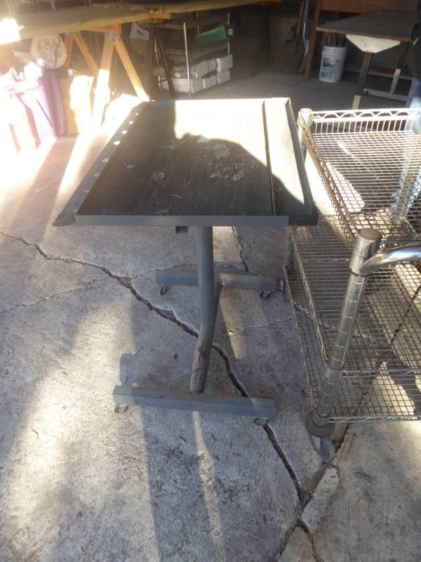 lot 90 image: Lot of Rolling Carts