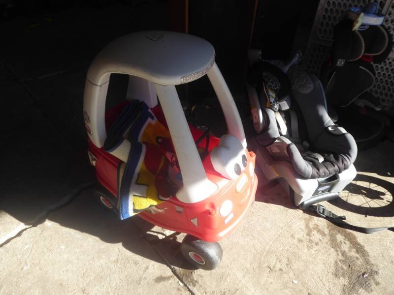 lot 98 image: Lot of Toys, Car Seats, Kid Gate, Speakers, Home Decor