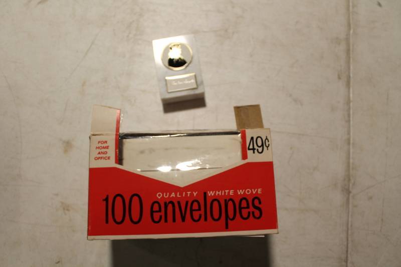 lot 101 image: Abraham Lincoln Paperweight, Vintage White Wove Envelopes