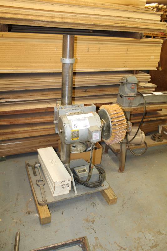 lot 8 image: G&P Machinery Stand w Sanding Head