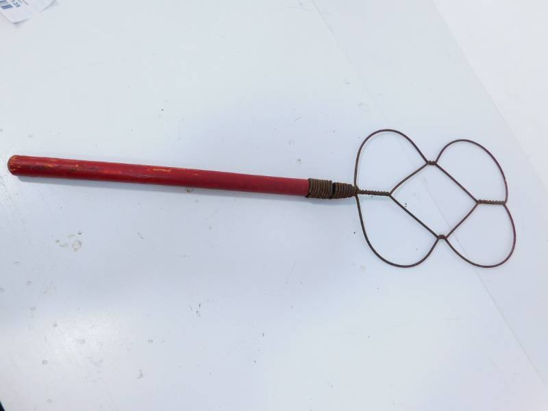 lot 5 image: Vintage Wooden Handled Metal Rug Beater