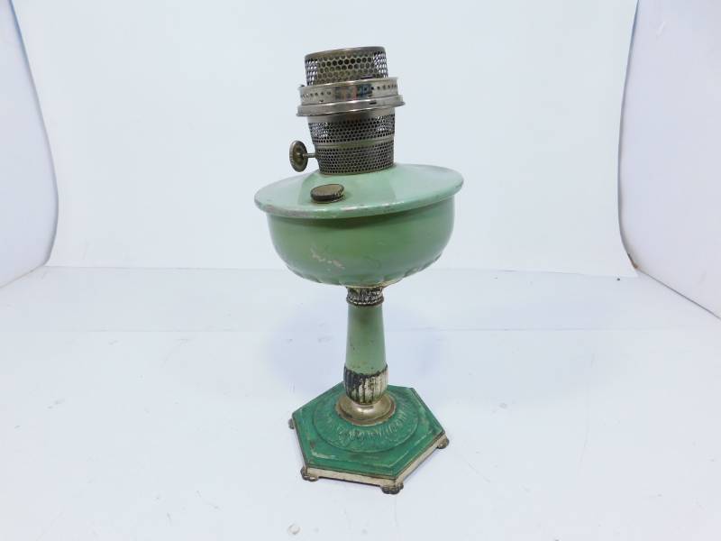 lot 17 image: Vintage Aladdin Nu-Type Model B Lantern Oil Lamp
