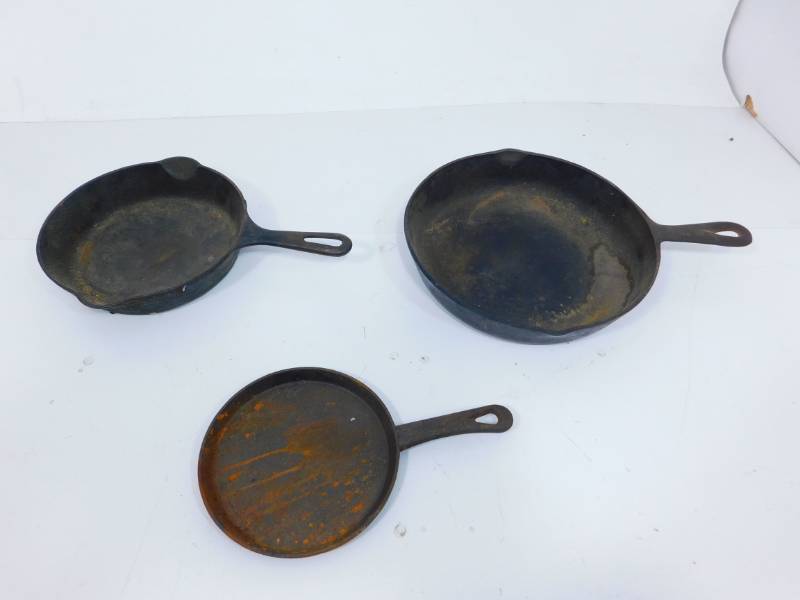 lot 19 image: Three Vintage Cast Iron Frying Pans