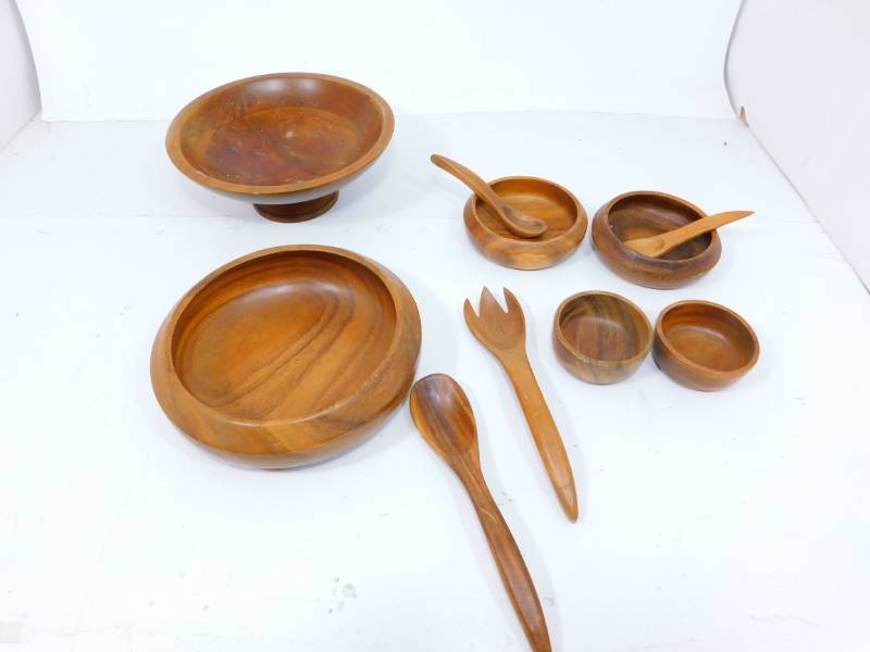 lot 23 image: Vintage Teakwood Items