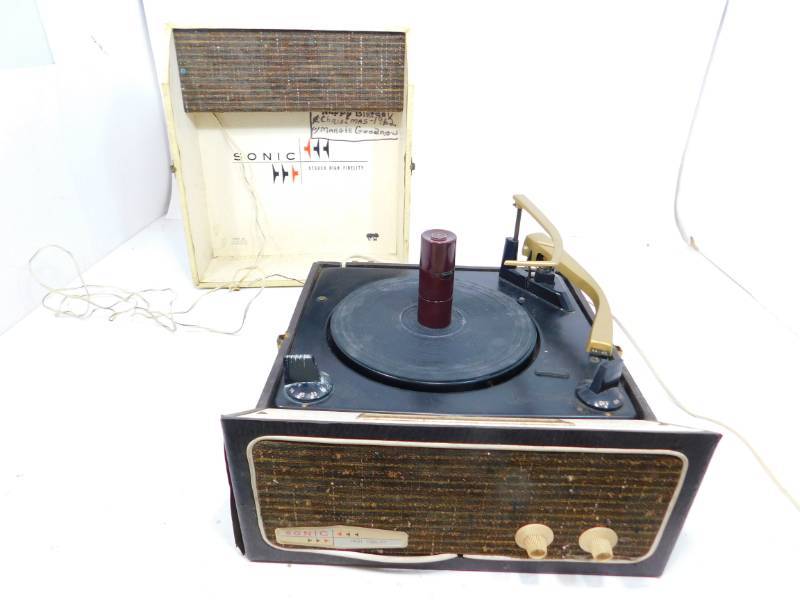 lot 25 image: Vintage Sonic Stereo High Fidelity Record Player