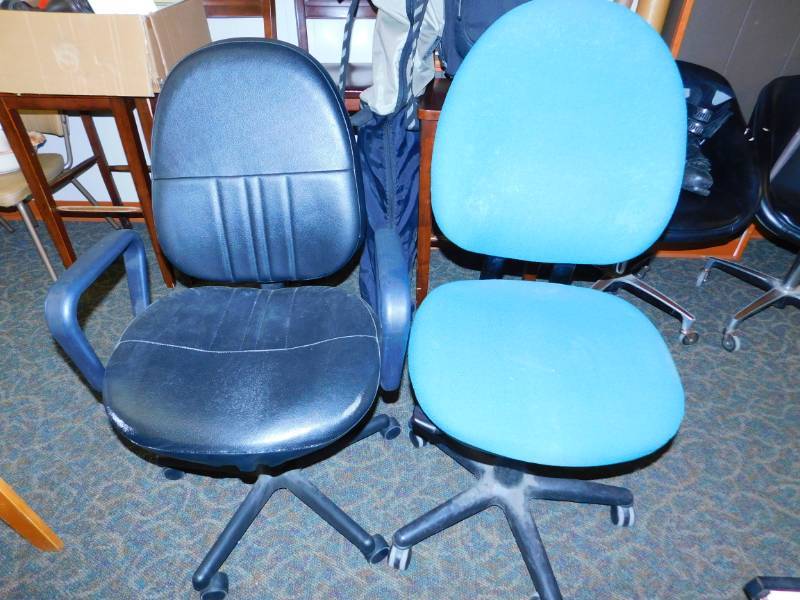 lot 35 image: Two Desk Chairs