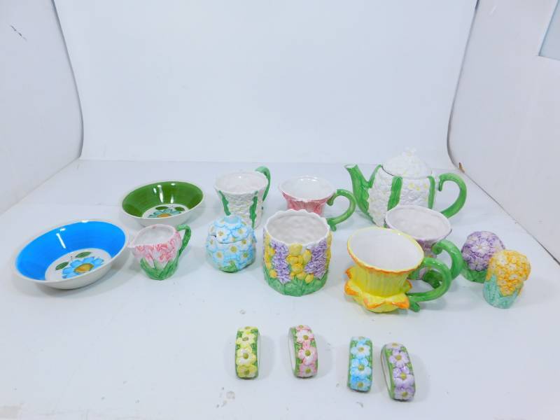 lot 40 image: Sixteen Miscellaneous Pieces  Of Stoneware