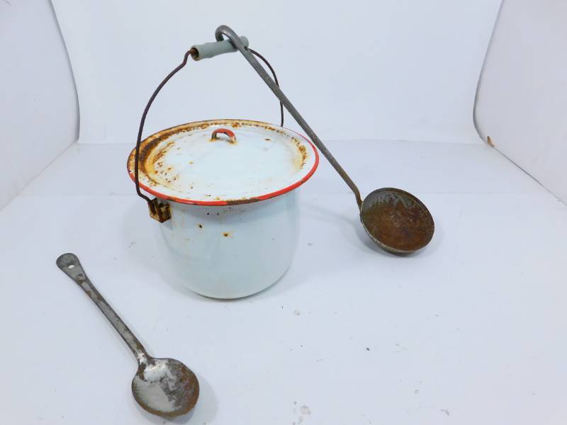 lot 44 image: Vintage Enamel Chamber Pot With A Vintage Scooper & Ladle