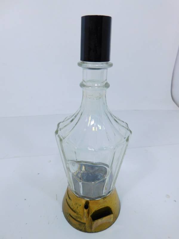 lot 47 image: Vintage Liquor Decanter WScrew Top Cap