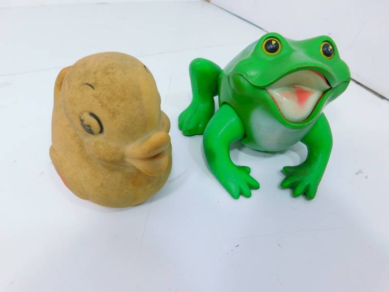 lot 59 image: Vintage Frog & Rubber Duckie