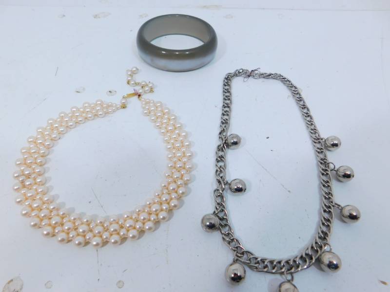 lot 72 image: Pearl Choker Necklace &  Korea Silver Necklace &  Grey Pearl Bracelet