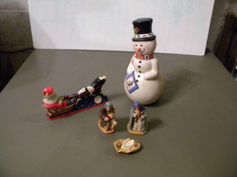 lot 30 image: Christmas Decorations