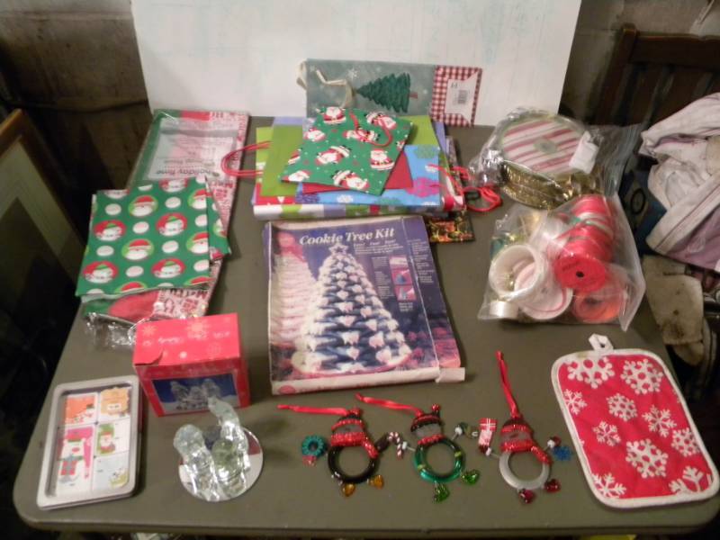 lot 29 image: Christmas Decorations & Present Bags