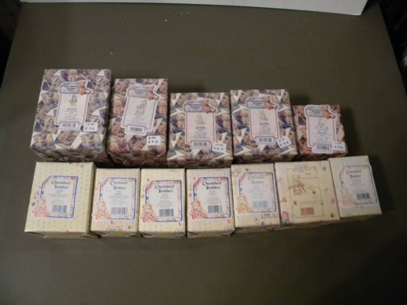 lot 34 image: 12 Cherished Teddies