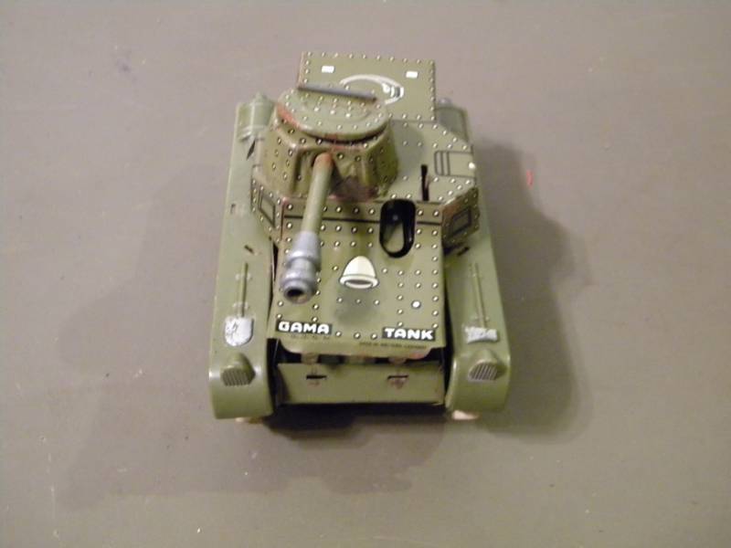 lot 41 image: Tin Litho Gama Tank