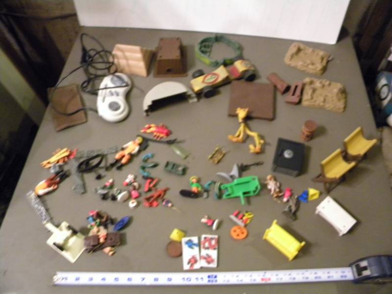 lot 54 image: Mixed Toys