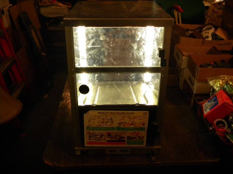 lot 62 image: Lighted Display Case