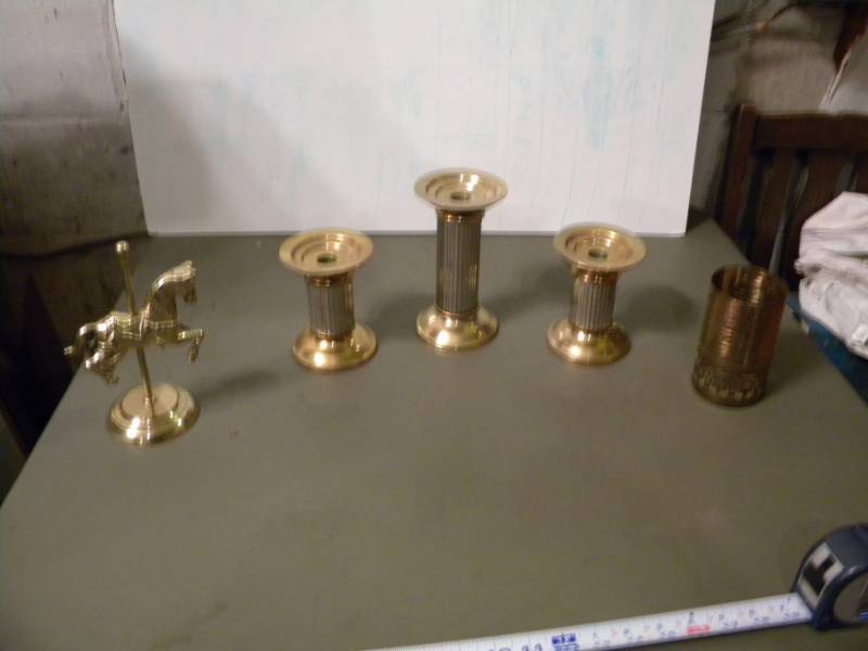 lot 66 image: Brass Items