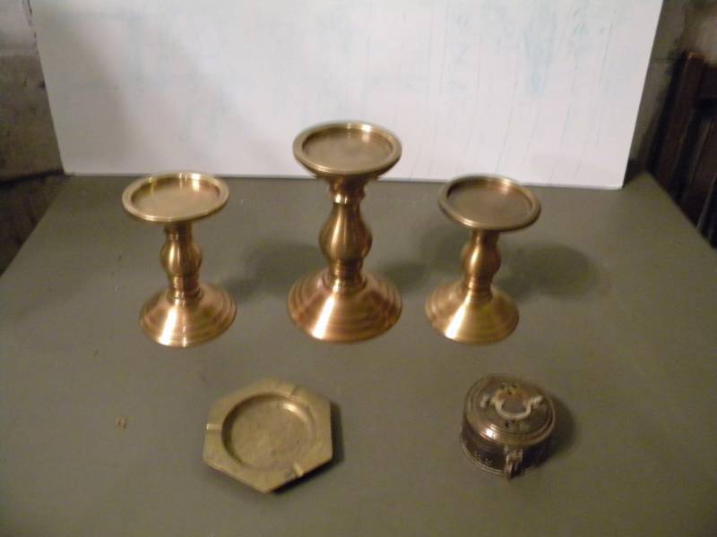 lot 67 image: Brass Items