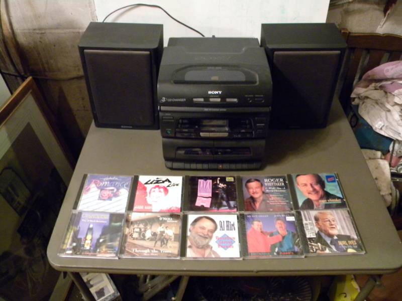 lot 69 image: Sony CDCassetteRadio Player, 2 Emerson Speakers & 10 CDs