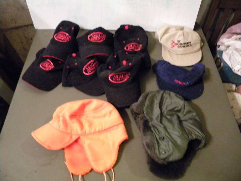 lot 70 image: Caps