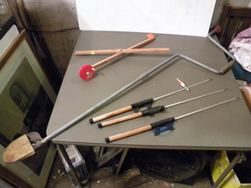 lot 73 image: Ice Fishing Gear