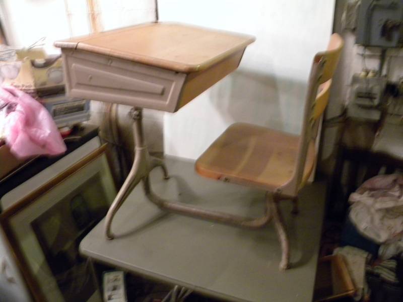 lot 76 image: Vintage Wood & Metal School Desk