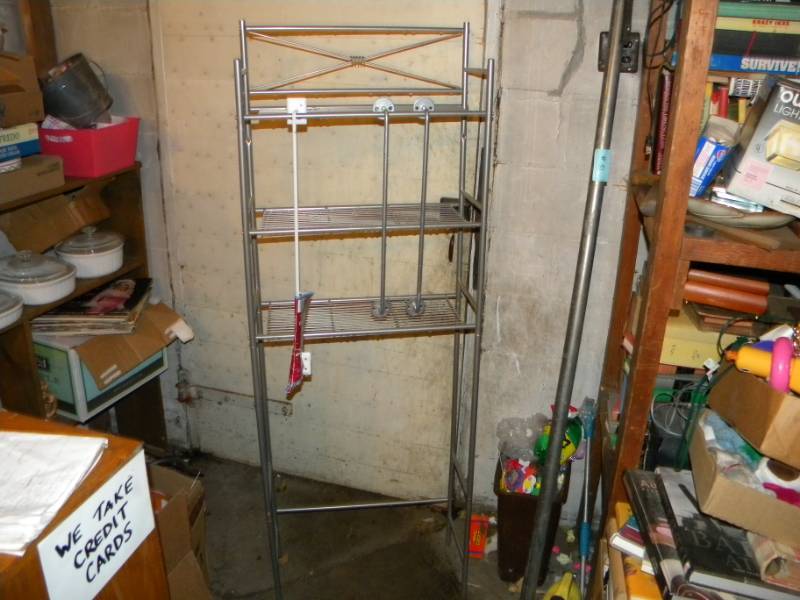 lot 77 image: Over Toilet Shelf Unit & 3 Towel Bars