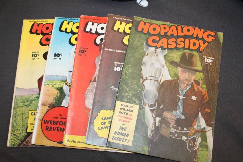 lot 64 image: Hopalong Cassidy Comic Books - November #13, December #14, January #15, February #16, March #17