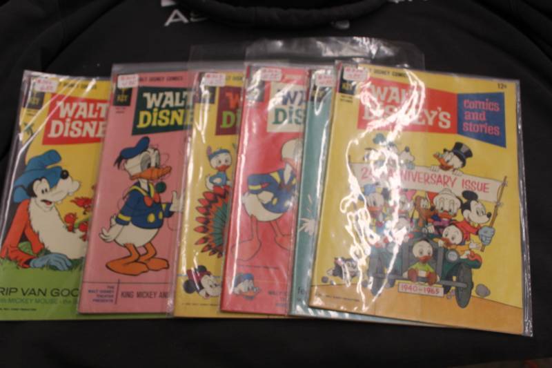 lot 60 image: Gold Key Walt Disney Comic Books - September #509, October #510, November #511, December #512, January #601, February #602
