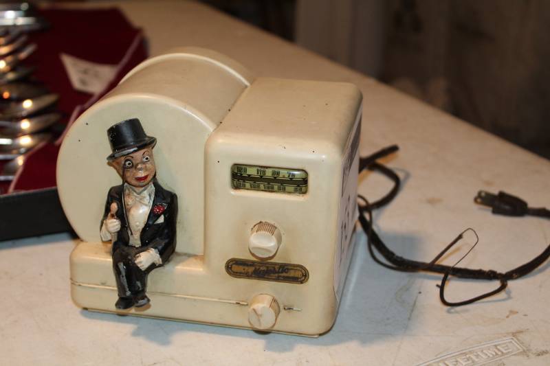 lot 153 image: Majestic Radio and Television Corp. Charlie McCarthy Table Radio