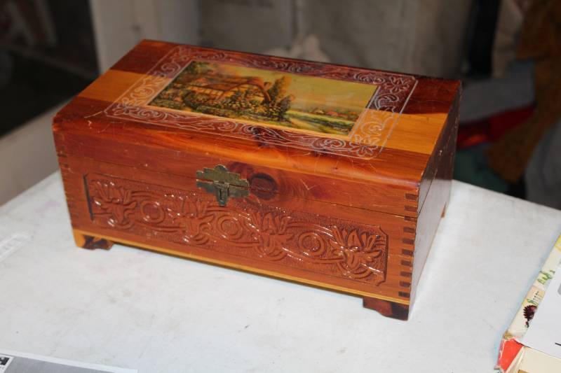 lot 156 image: Decorative Wood Jewelry Box w Mirrored Lid