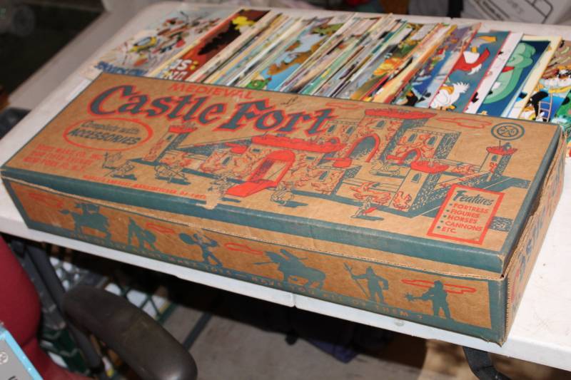 lot 151 image: Medieval Castle Fort Board Game