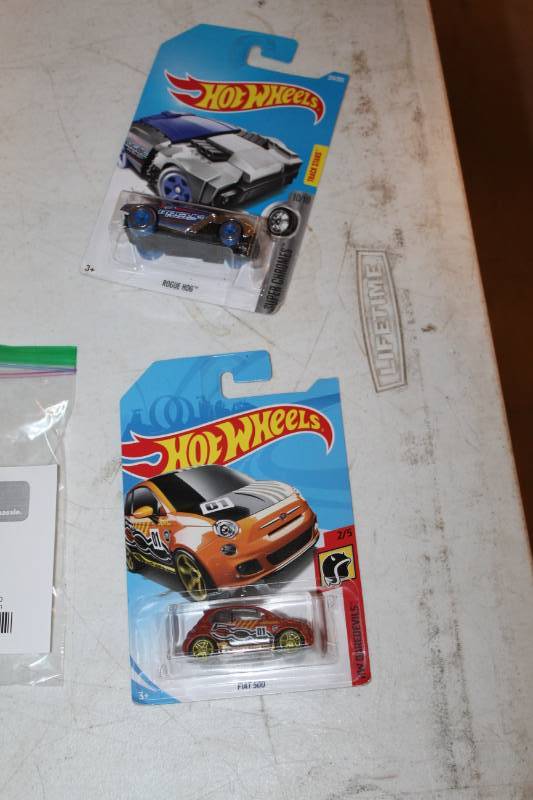 lot 158 image: Hot Wheels Fiat 500 HW Daredevils #25, Rogue Hog Super Chromes #1010 143 Cars