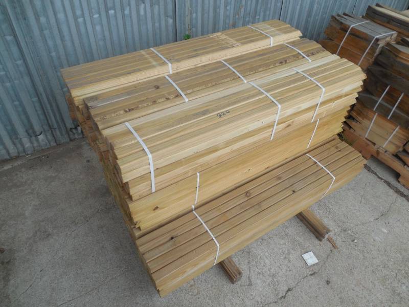 (90)  2 X 2 48 GREEN TREATED SPINDLES W TAPER END