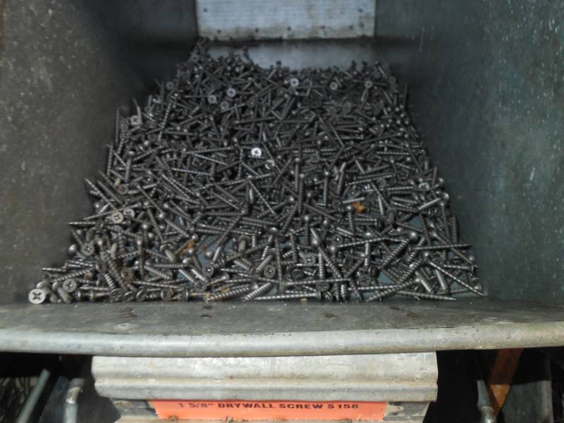 1 58 DRYWALL SCREWS -