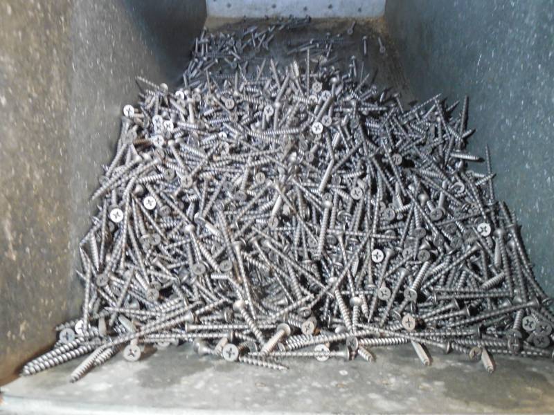 2 DRYWALL SCREWS -