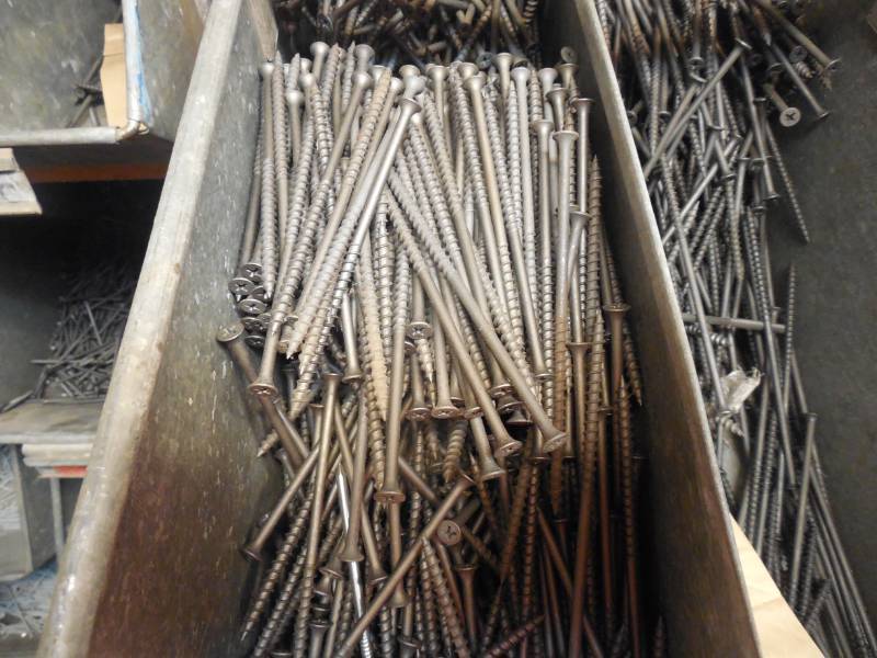 4 DRYWALL SCREWS