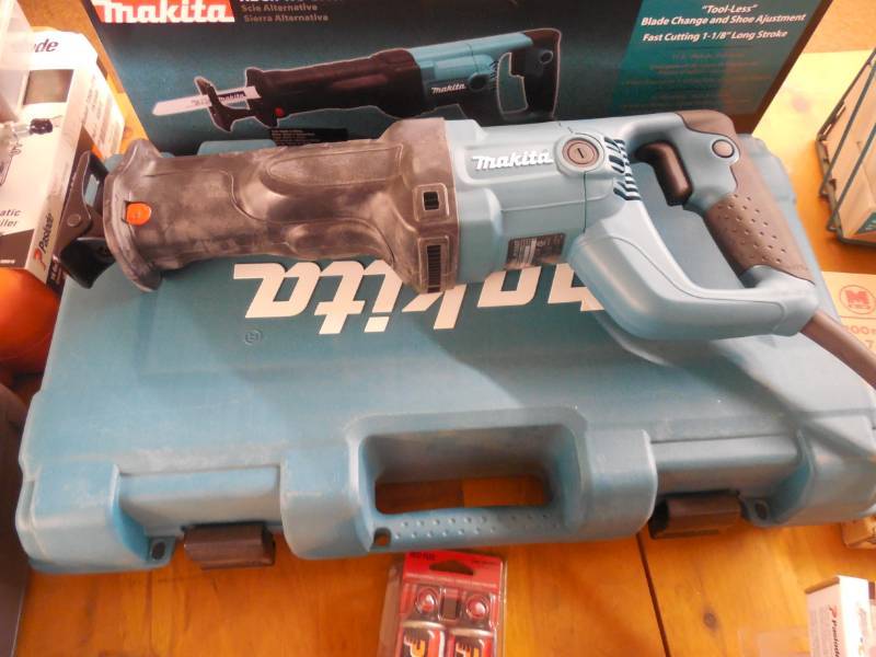 NEW - MAKITA RECIPROCATING SAW WITH CASE