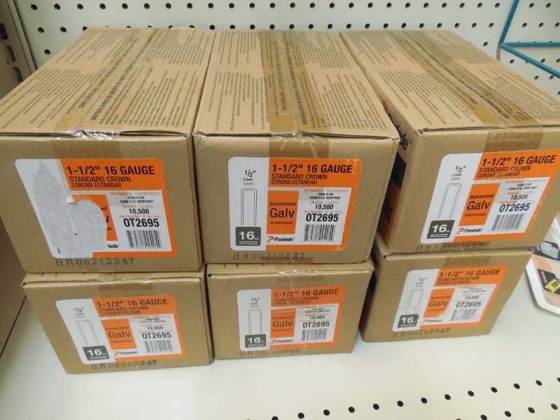 NEW BOX OF 10,500 PASLODE 12 CROWN STAPLES 1 12 LONG