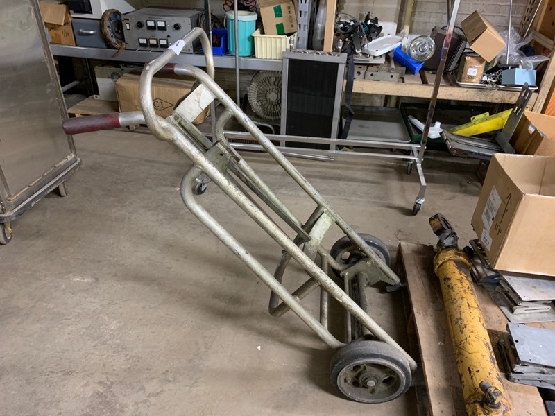 lot 25 image: Barrel dolly